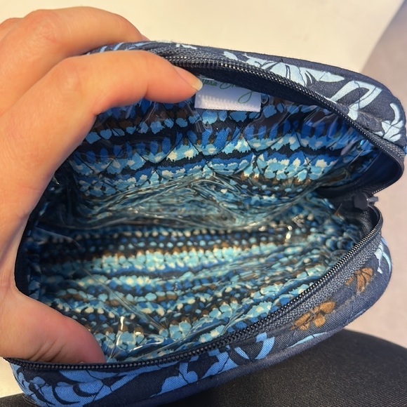 VERA Bradley NWT Medium zip cosmetic bag - Picture 5 of 5